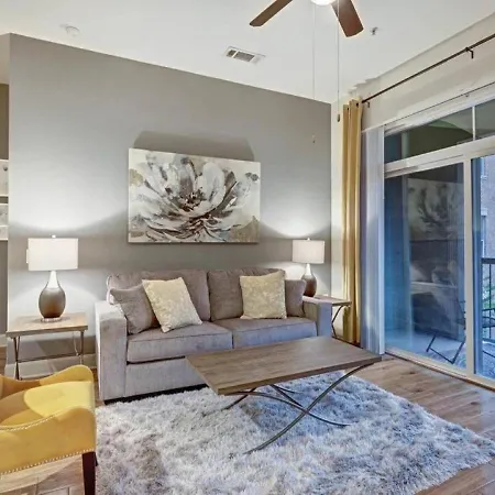 Inviting 2Br - Gym, Pool, Biz Center & Free Parking! Walk 2 Nrg Stadium! Near Med Ctr, Galleria, & Rice Village